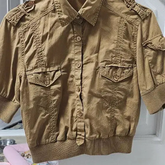 [BUNJANG] Khaki Cropped Short-Sleeve Parka-Style Sweatshirt / 카키색 반팔 야상 맨투 스타일