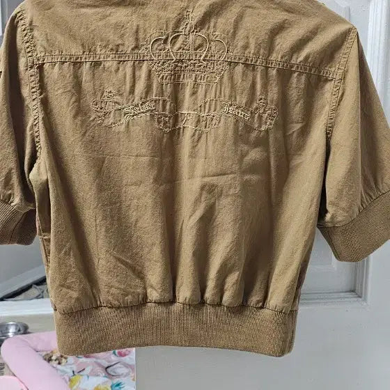 [BUNJANG] Khaki Cropped Short-Sleeve Parka-Style Sweatshirt / 카키색 반팔 야상 맨투 스타일