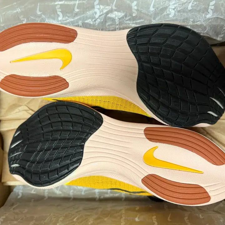 [BUNJANG] Nike ZoomX Vaporfly NEXT% 2 Running Shoes / 나이키 줌X 베이퍼플라이 넥스트%2 260