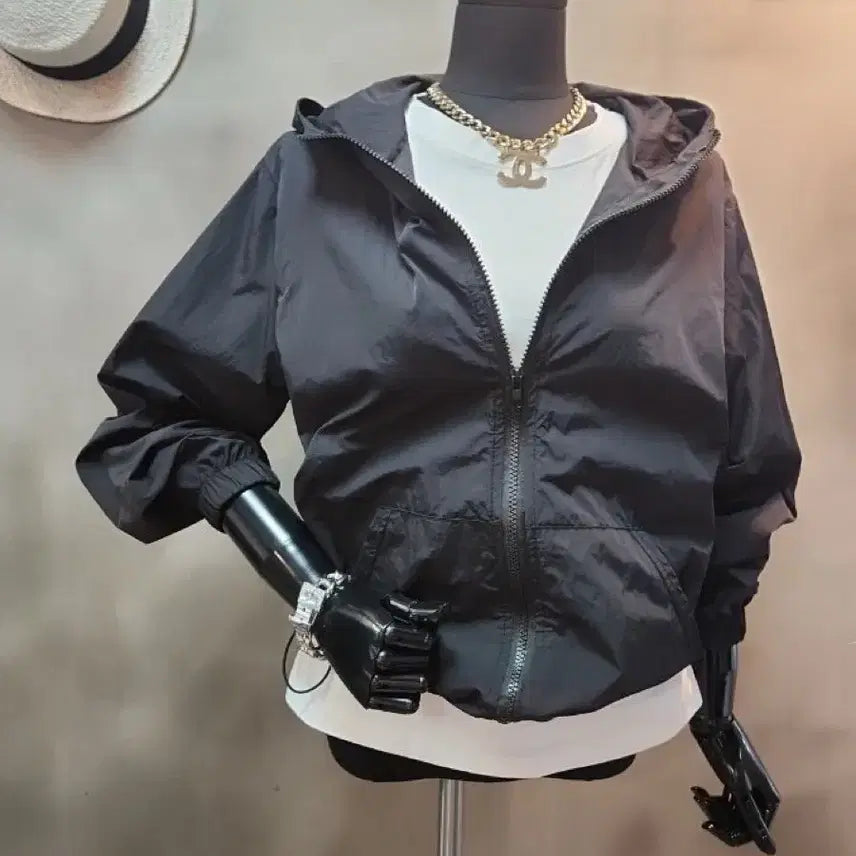 [BUNJANG] Black Hooded Windbreaker Jumper / 블랙 후드 바람막이 점퍼