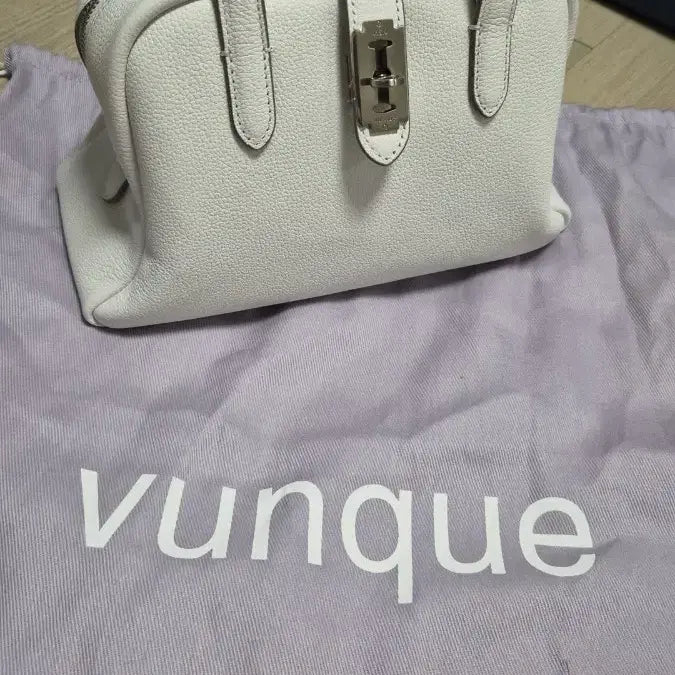 [BUNJANG] Vunque Tokk Tote Small White / 당일배송)분크 토크 토트 스몰 화이트 정가 28