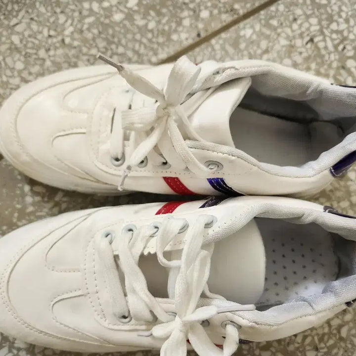 [BUNJANG] White Sneakers with Red/Blue Accents / 흰색 스니커즈 운동화 레드/블루 포인트