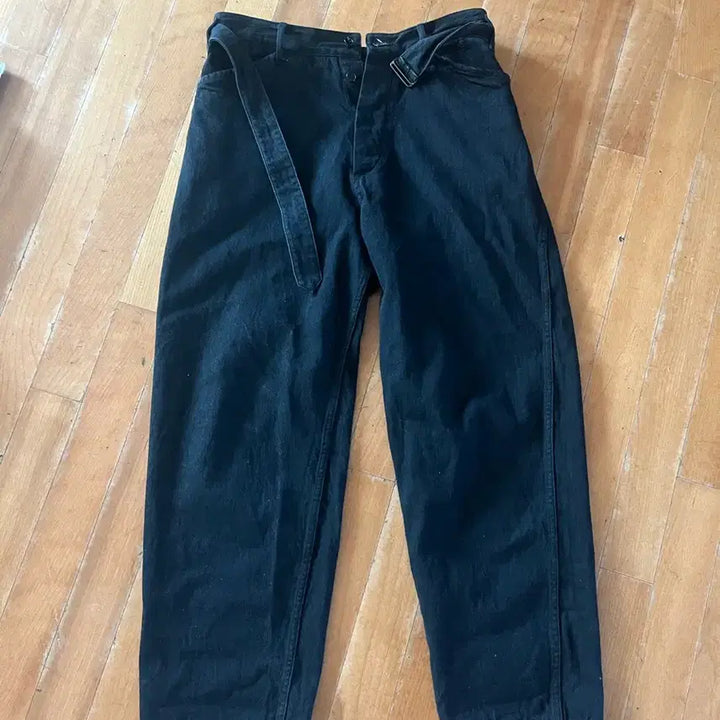 [BUNJANG] COMO RI 22AW Belted Denim Pants Size 1 Black / 코모리 22aw 벨티드 데님 팬츠 1사이즈 블랙