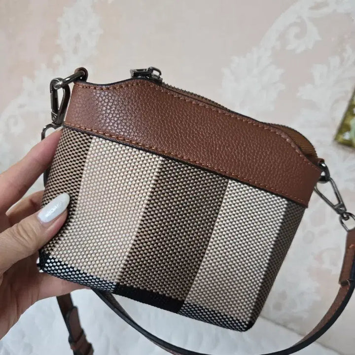 [BUNJANG] Mini Bag with Leather and Fabric Mix Pattern / 앙증맞은 가죽과페프릭믹싱패턴미니가방