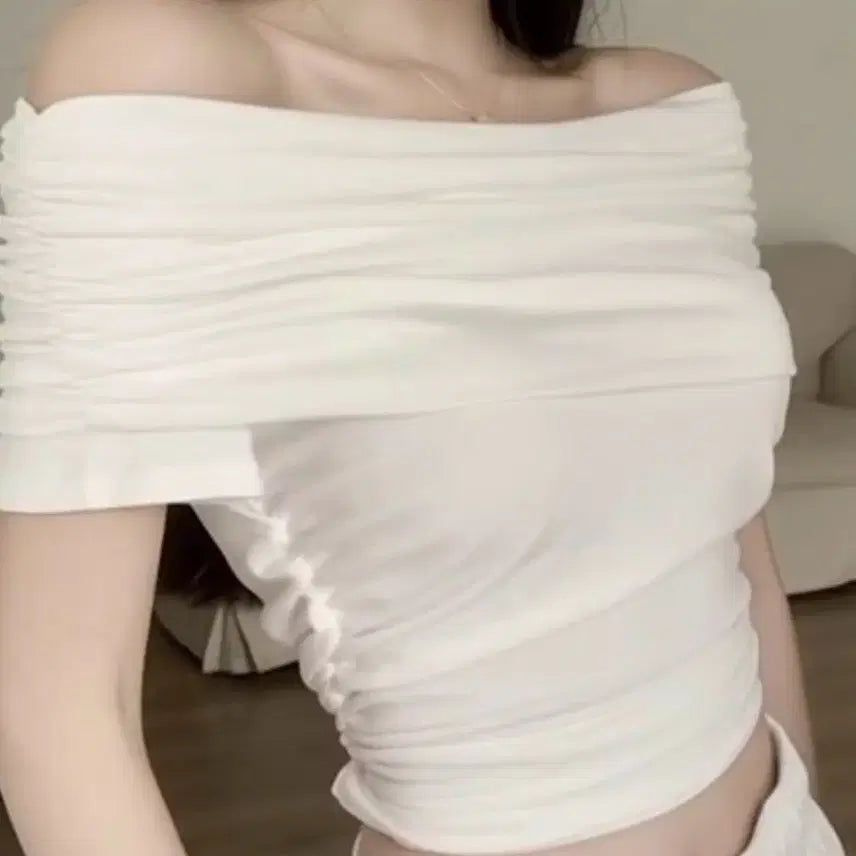[BUNJANG] White Shirring Off-Shoulder Blouse / 화이트 셔링 오프숄더 블라우스