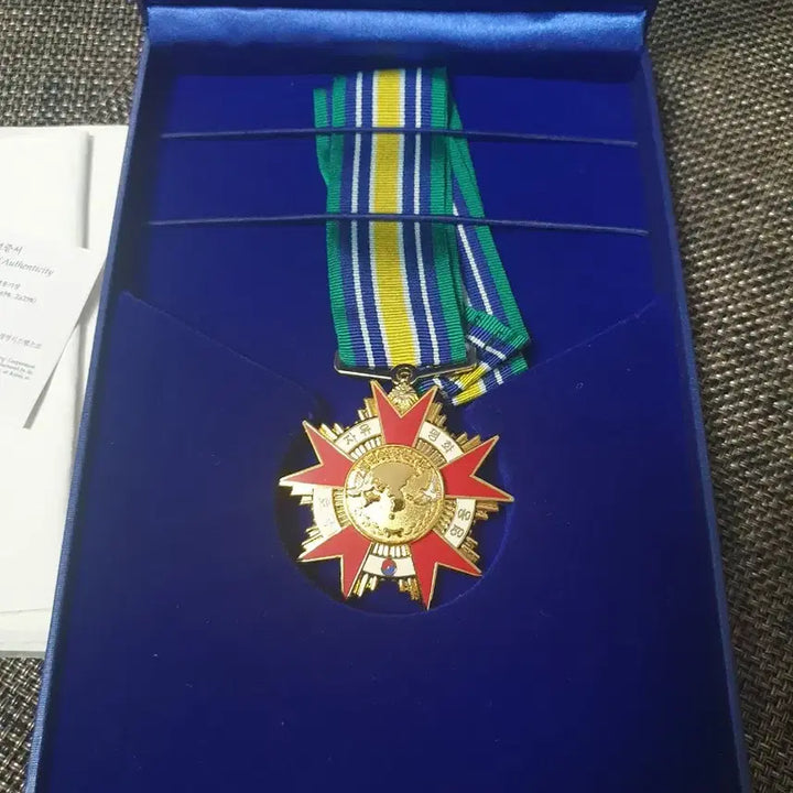 [BUNJANG] Korean War 60th Anniversary Patriotism Hero Medal / 6.25 전쟁 60주년 호국영웅기장