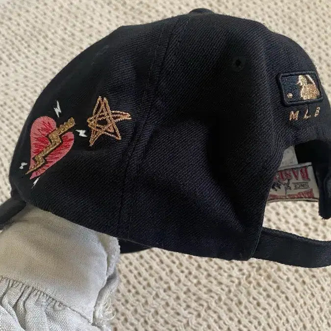 [BUNJANG] MLB Floral Embroidered New York Yankees Baseball Cap / MLB 자수 모자