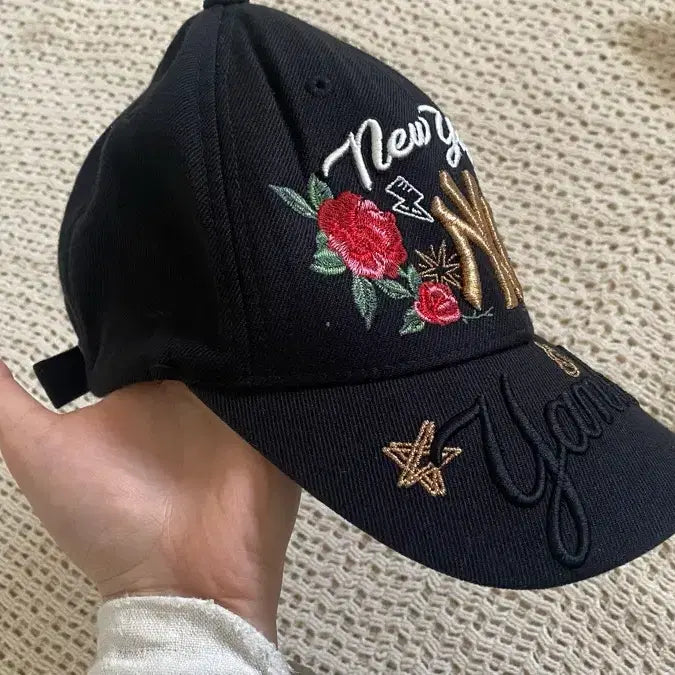 [BUNJANG] MLB Floral Embroidered New York Yankees Baseball Cap / MLB 자수 모자