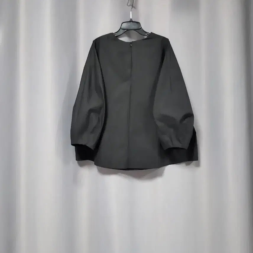 [SOLD OUT] 라운드넥 7부 소매 퍼프 블라우스