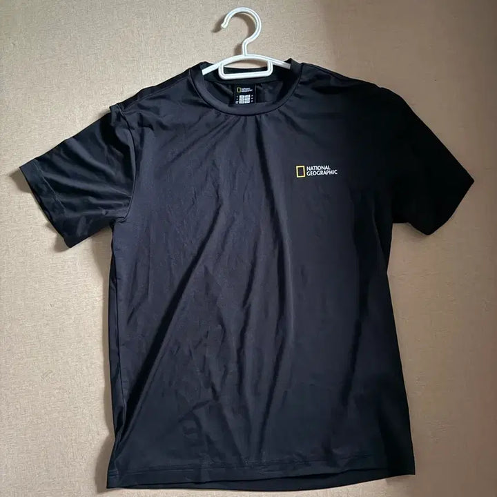 [BUNJANG] National Geographic Black Short Sleeve T-Shirt / 내셔널지오그래픽 검정 반팔 티셔츠