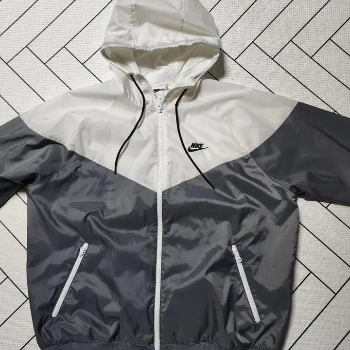 [BUNJANG] Nike Windrunner Jacket Size 100 / 나이키윈드러너(100)