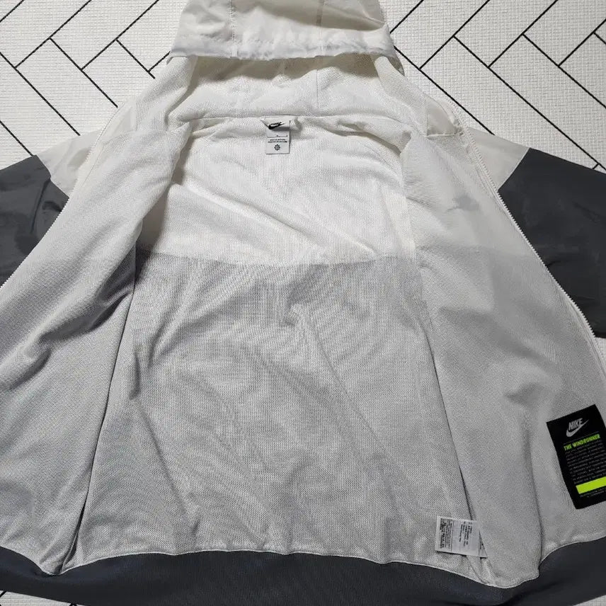 [BUNJANG] Nike Windrunner Jacket Size 100 / 나이키윈드러너(100)
