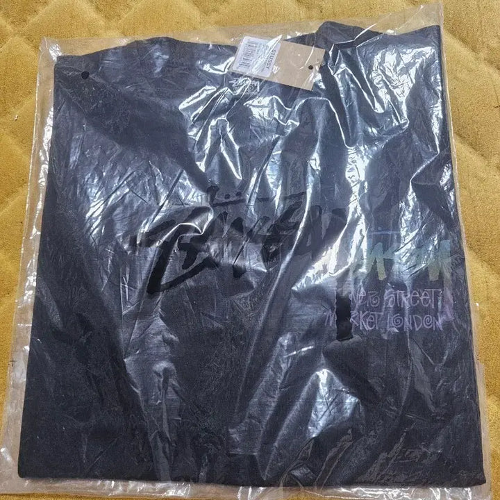 [BUNJANG] Stussy Hologram T-Shirt Black Size S / 스투시 홀로그램 반팔티 블랙 새상품s