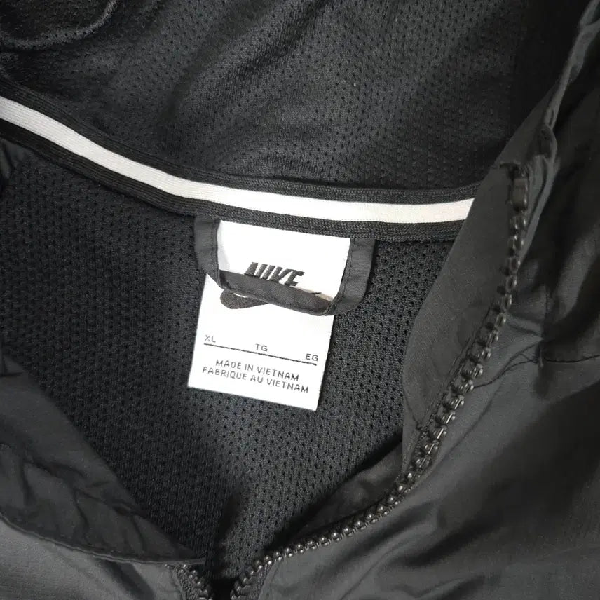 [BUNJANG] Nike Black Hooded Windbreaker / 나이키 바람막이 블랙 후드 집업