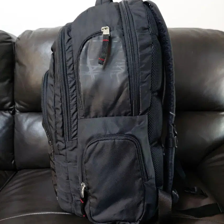 [BUNJANG] LUCAS Y2K Vintage Black Backpack / 루카스(LUCAS) Y2K 빈티지 블랙 백팩