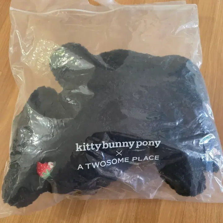 [BUNJANG] A Twosome Place x Kitty Bunny Pony Collaboration Cushion (Sealed) / (미개봉새상품)투썸x키티버니포니 쿠션