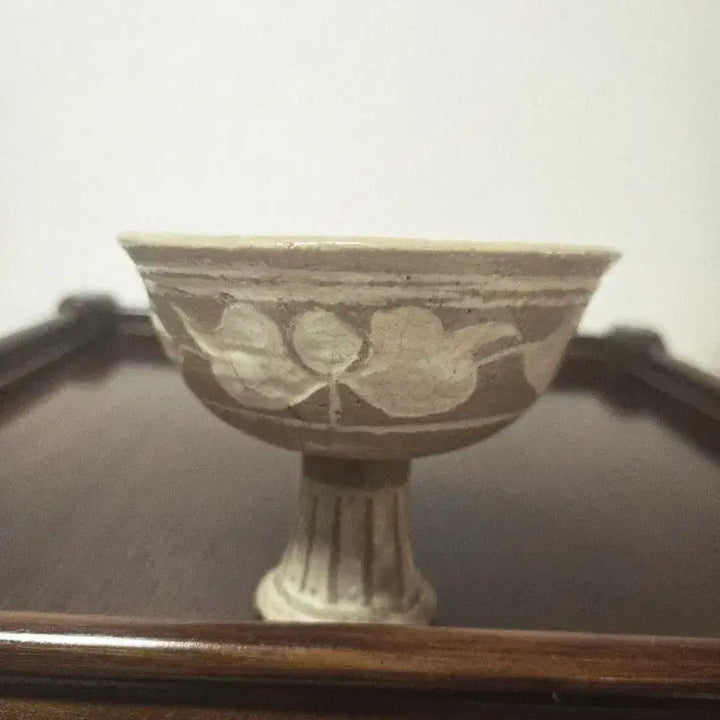 [BUNJANG] Joseon Dynasty Buncheong Ware Celadon Incised Banana Leaf Pattern High Foot Cup / 고미술 분청사기 상감 파초문 고배(굽다리 접시)