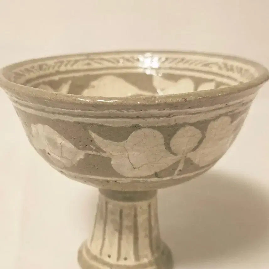 [BUNJANG] Joseon Dynasty Buncheong Ware Celadon Incised Banana Leaf Pattern High Foot Cup / 고미술 분청사기 상감 파초문 고배(굽다리 접시)
