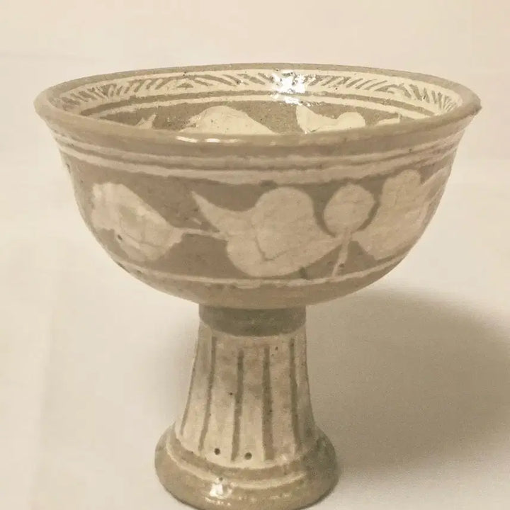 [BUNJANG] Joseon Dynasty Buncheong Ware Celadon Incised Banana Leaf Pattern High Foot Cup / 고미술 분청사기 상감 파초문 고배(굽다리 접시)