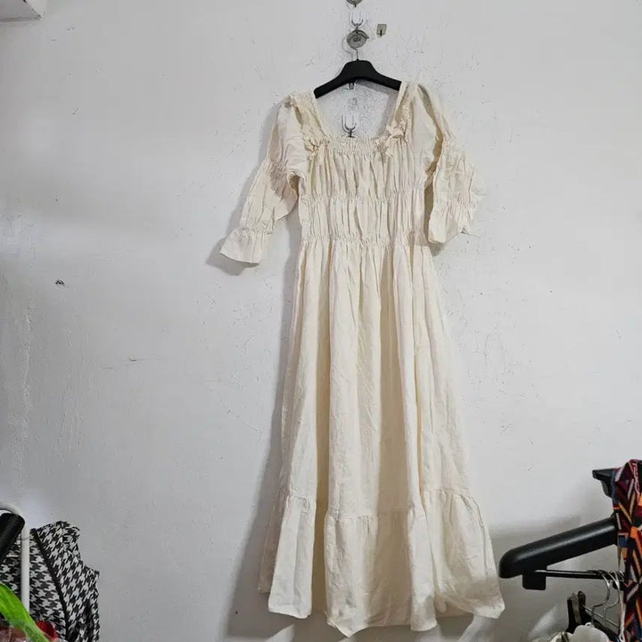 [BUNJANG] Lace Ivory Shirring Long Dress / 레이스아이보리 셔링 롱 원피스55