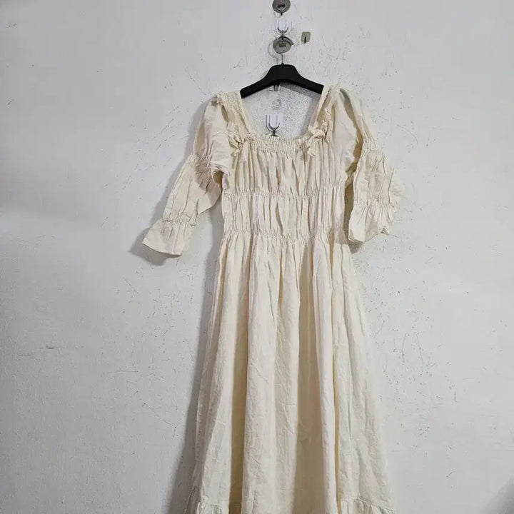 [BUNJANG] Lace Ivory Shirring Long Dress / 레이스아이보리 셔링 롱 원피스55