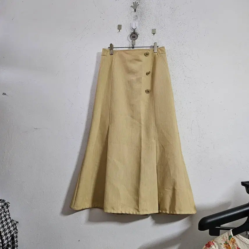 [BUNJANG] Beige Button Long Skirt / 베이지 버튼 롱 스커트