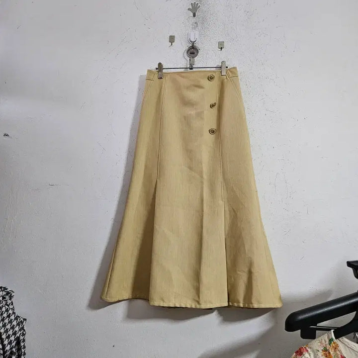[BUNJANG] Beige Button Long Skirt / 베이지 버튼 롱 스커트