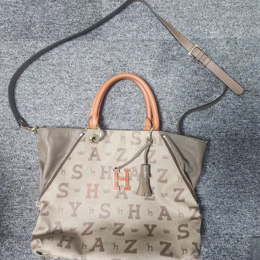[BUNJANG] Hazzys Logo Pattern Tote Bag with Detachable Strap / 헤지스 가방-정품