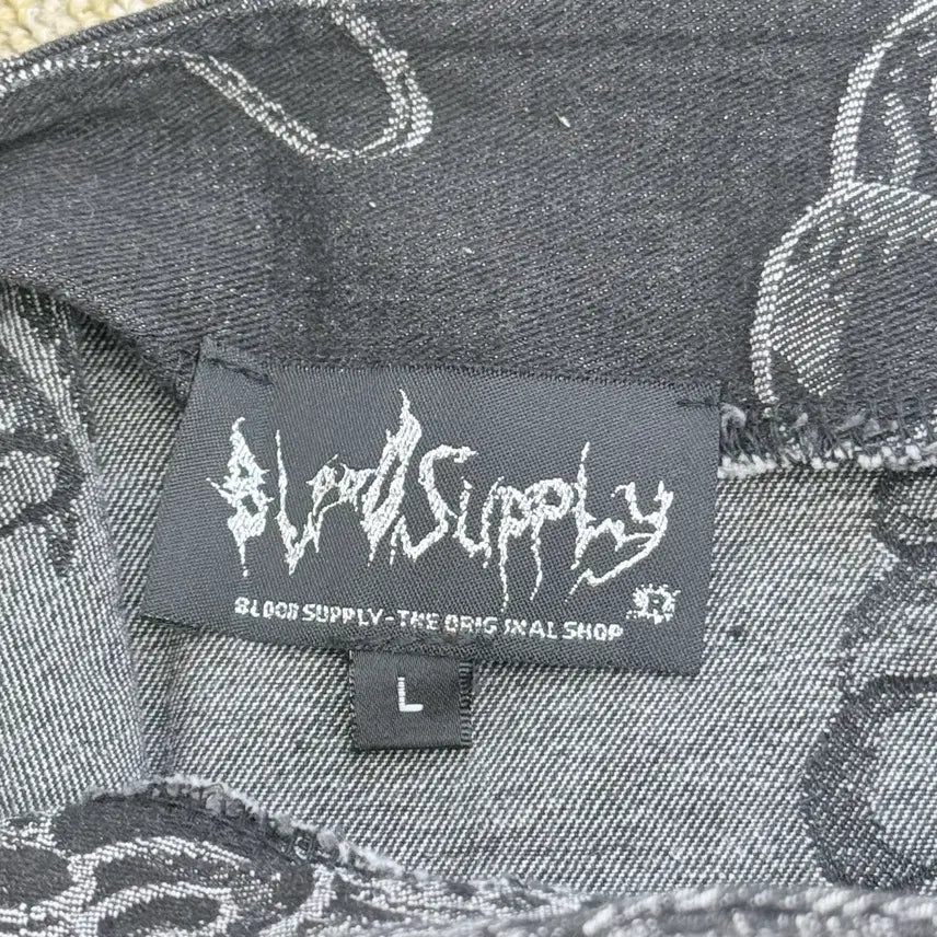 [BUNJANG] Skull Punk Blood Supply Embroidered Denim Mini Skirt / 스컬 펑크족 블러드서플라이 용 자수 데님 미니스커트
