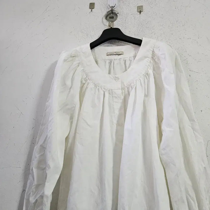 [BUNJANG] White Blouse / 화이트 블라우스