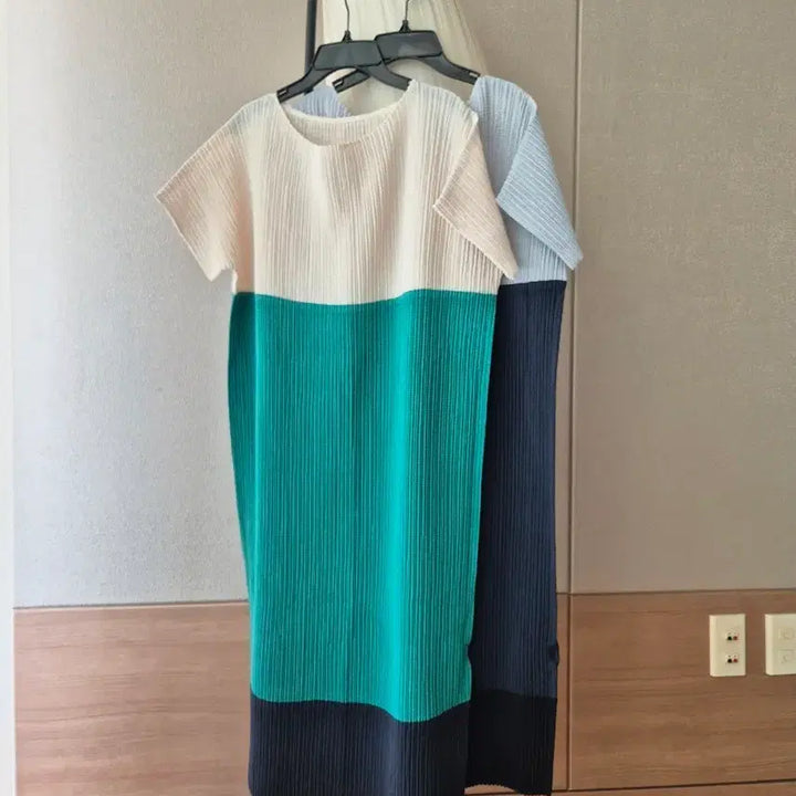 [BUNJANG] Eva Cube Color Block Pleats Dress / 에바큐브 배색 플리츠 원피스
