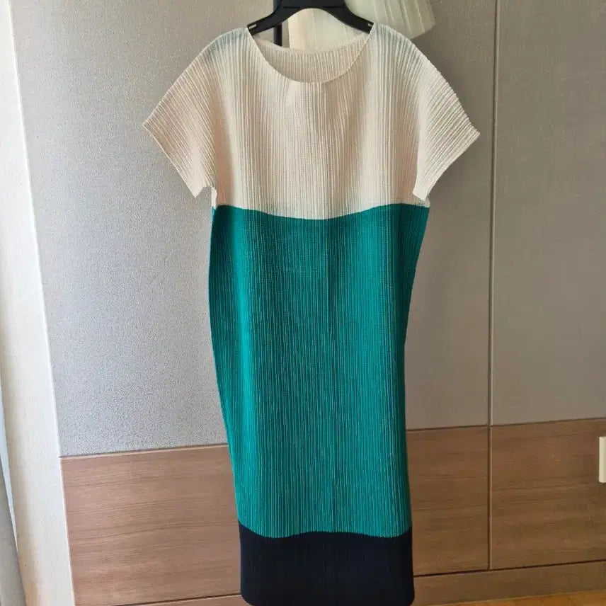 [BUNJANG] Eva Cube Color Block Pleats Dress / 에바큐브 배색 플리츠 원피스