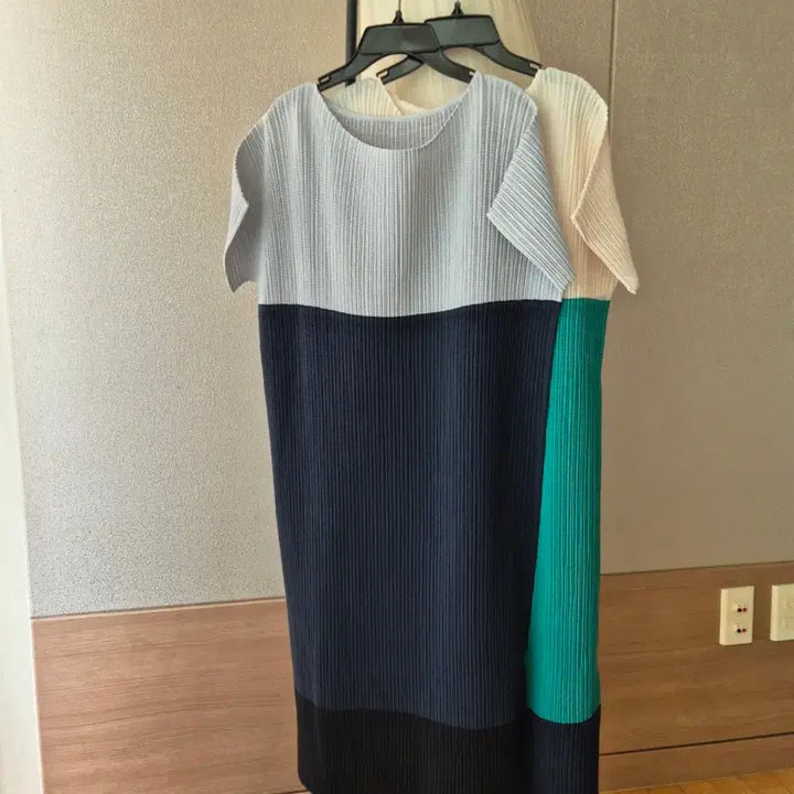 [BUNJANG] Eva Cube Color Block Pleats Dress / 에바큐브 배색 플리츠 원피스