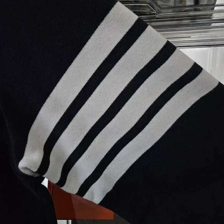 [BUNJANG] Thom Browne Diagonal Stripe Navy Sweatshirt / [정품/새상품급/5사이즈] 톰브라운 사선완장 네이비 맨투맨 긴팔티셔츠