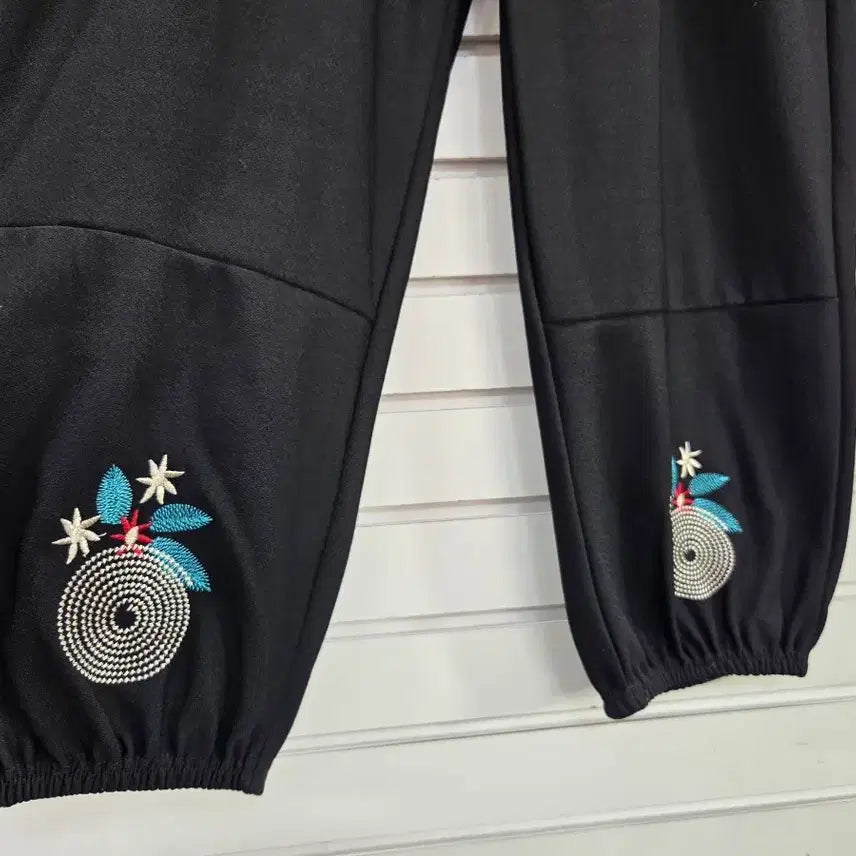 [BUNJANG] Embroidered Banding Pants / 봄/블랙  자수장식  부인복 밴딩바지/보물찾기천사