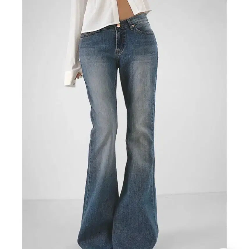 [BUNJANG] Chicwin OOTJ Low-Rise Real Bootcut Denim Pants / 시크윈 ootj 로우라이즈 리얼부츠컷 데님팬츠
