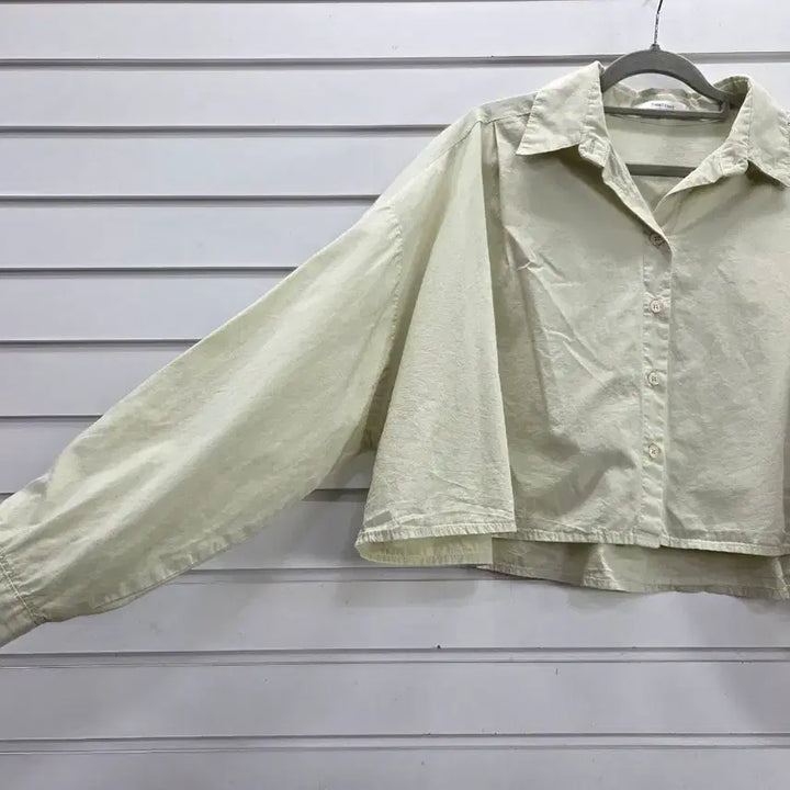 [BUNJANG] Eun-eun Green Beige Boxy Crop Shirt / 은은한 그린베이지 크롭형 박시 남방 /보물찾기천사
