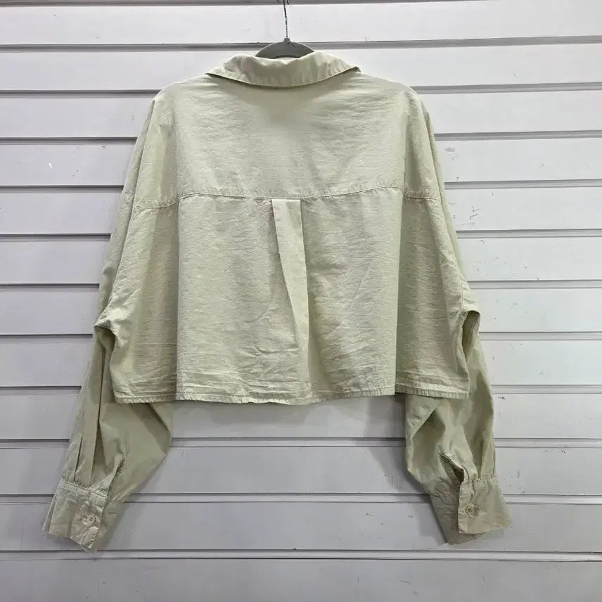[BUNJANG] Eun-eun Green Beige Boxy Crop Shirt / 은은한 그린베이지 크롭형 박시 남방 /보물찾기천사
