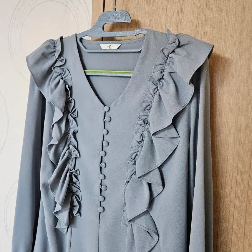 [BUNJANG] Imvely Frill Blouse / 임블리 프릴 블라우스