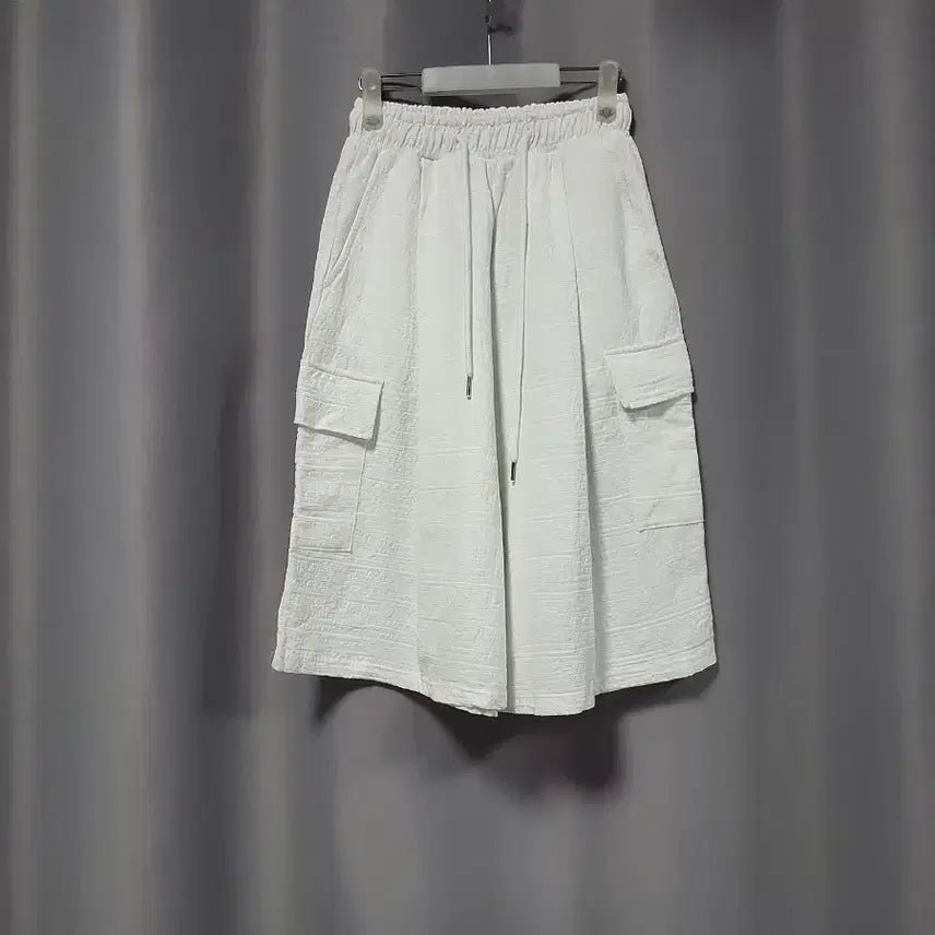 [SOLD OUT] 화이트 카고 버뮤다 팬츠