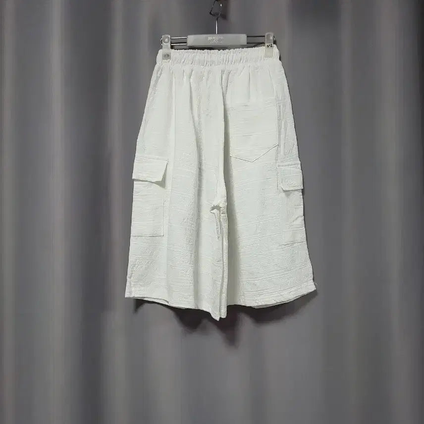 [SOLD OUT] 화이트 카고 버뮤다 팬츠