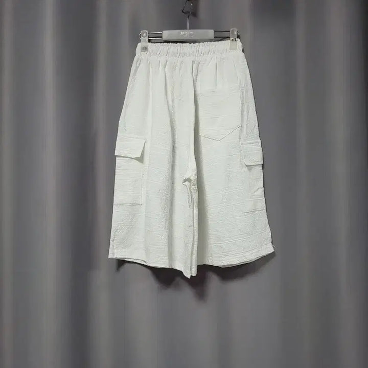 [SOLD OUT] 화이트 카고 버뮤다 팬츠