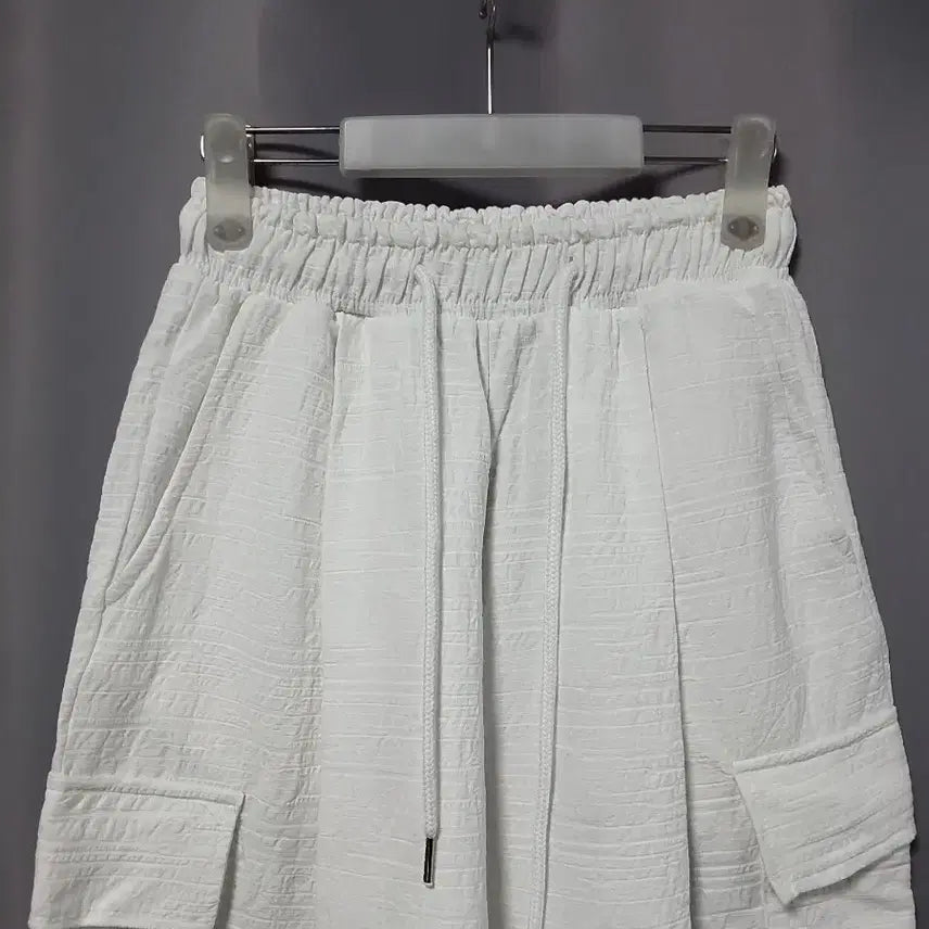 [SOLD OUT] 화이트 카고 버뮤다 팬츠