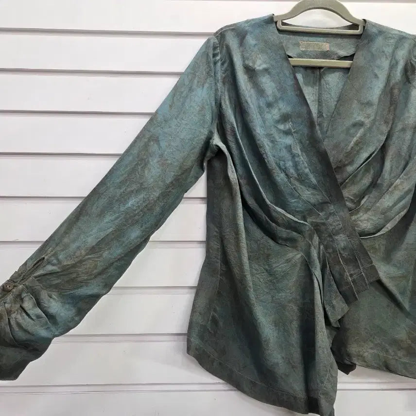 [BUNJANG] Inkyun Shirring Point Wrap Style Blouse / 인견 셔링포인트 랩스타일 블라우스/보물찾기천사