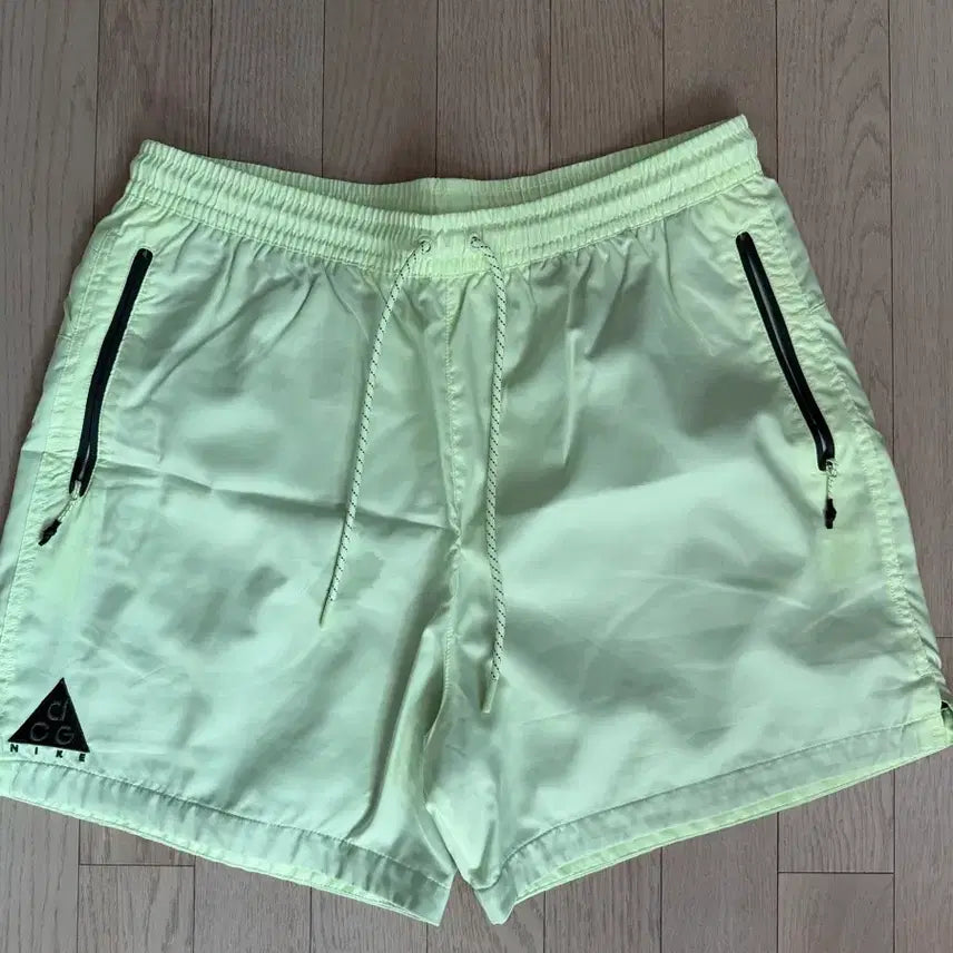 [BUNJANG] Nike ACG Woven Shorts Barely Volt - L / (L) 나이키 ACG 우븐 쇼츠 베얼리 볼트 - US/EU