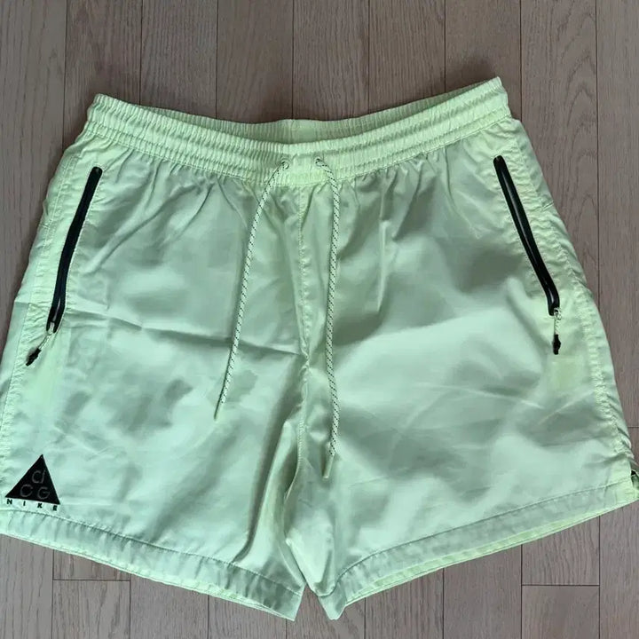 [BUNJANG] Nike ACG Woven Shorts Barely Volt - L / (L) 나이키 ACG 우븐 쇼츠 베얼리 볼트 - US/EU