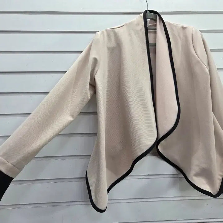 [BUNJANG] Beige Black Point Open Jacket / 연베이지 블랙포인트 오픈형자켓/보물찾기천사