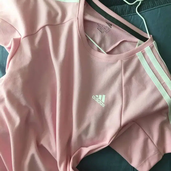 [BUNJANG] Adidas Pink Three-Stripes T-Shirt / 일본빈티지 쿨핑크 삼선 아디다스 반팔티 핀터깔 핑흰