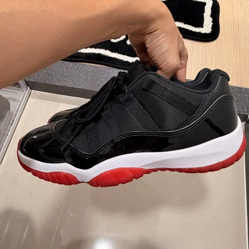 [BUNJANG] Air Jordan 11 Low Bred / 조던11 로우 브래드(280사이즈)