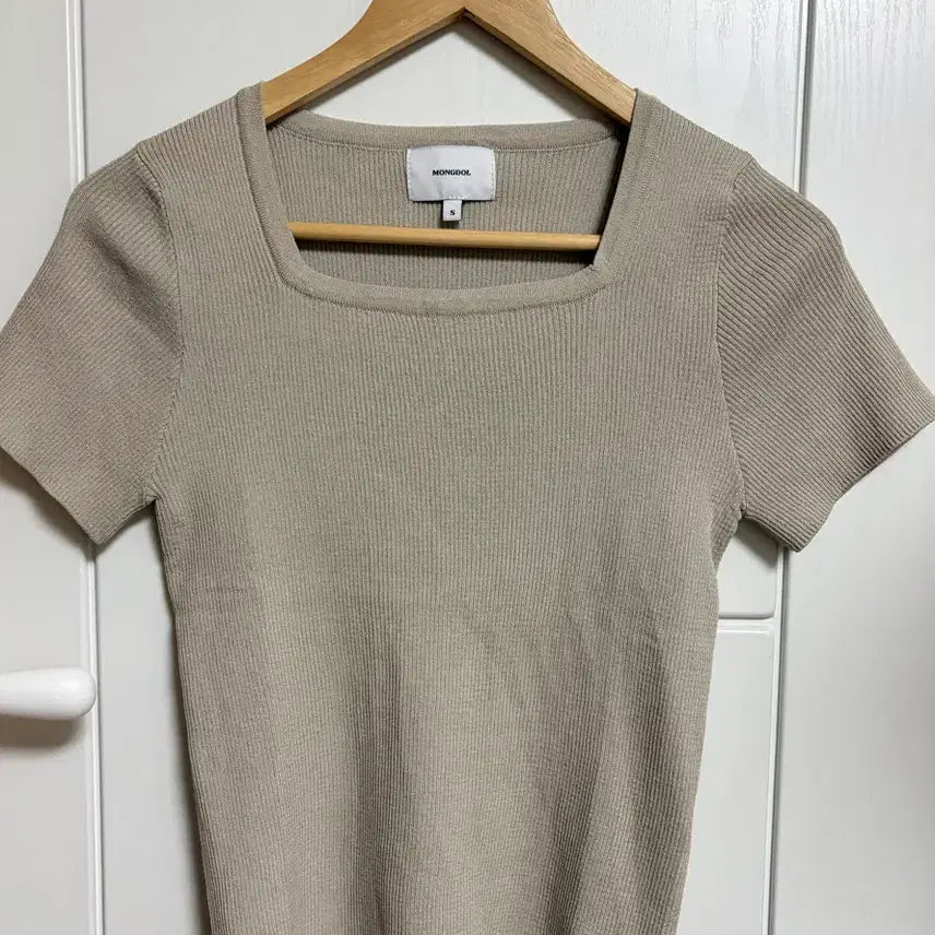 [BUNJANG] Mongdol Square Neck Short Sleeve Knit Beige / 몽돌 스퀘어넥 반팔 니트 베이지